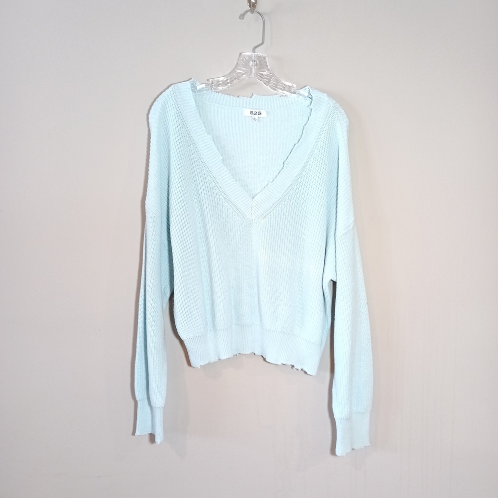 525 Cropped V Neck Sweater in Light blue distressed edges Size XL